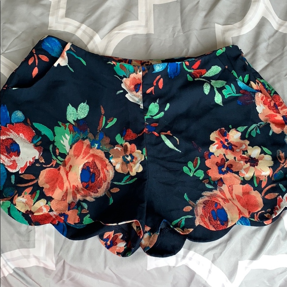 Love Tree Floral Print Shorts Size Medium